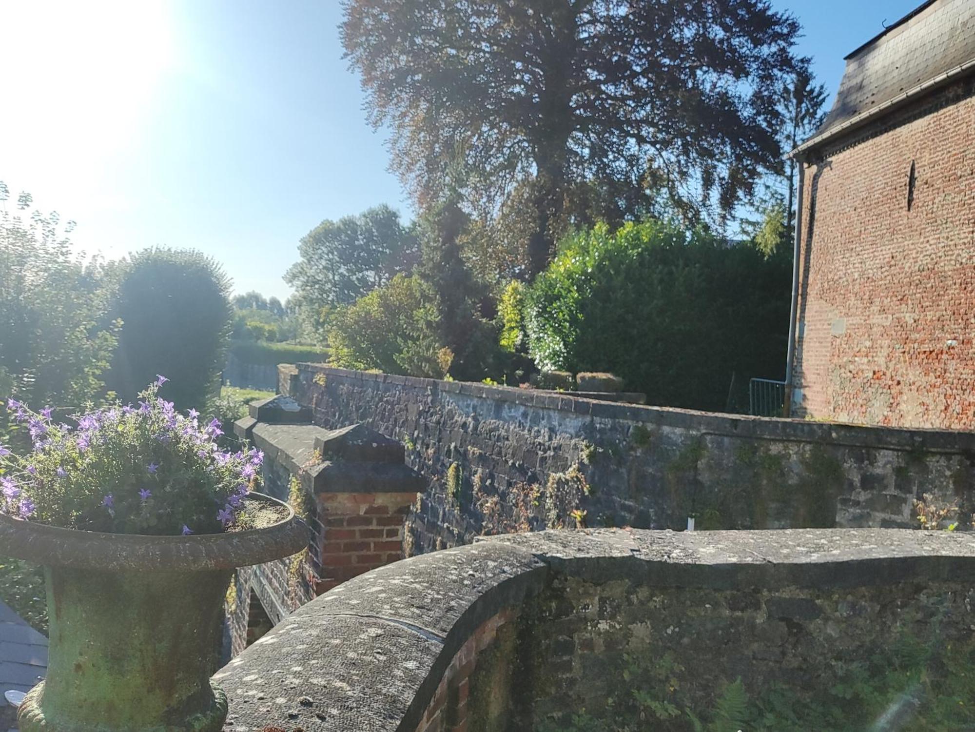 Le Relais Napoleon Avesnes-sur-Helpe Exterior foto