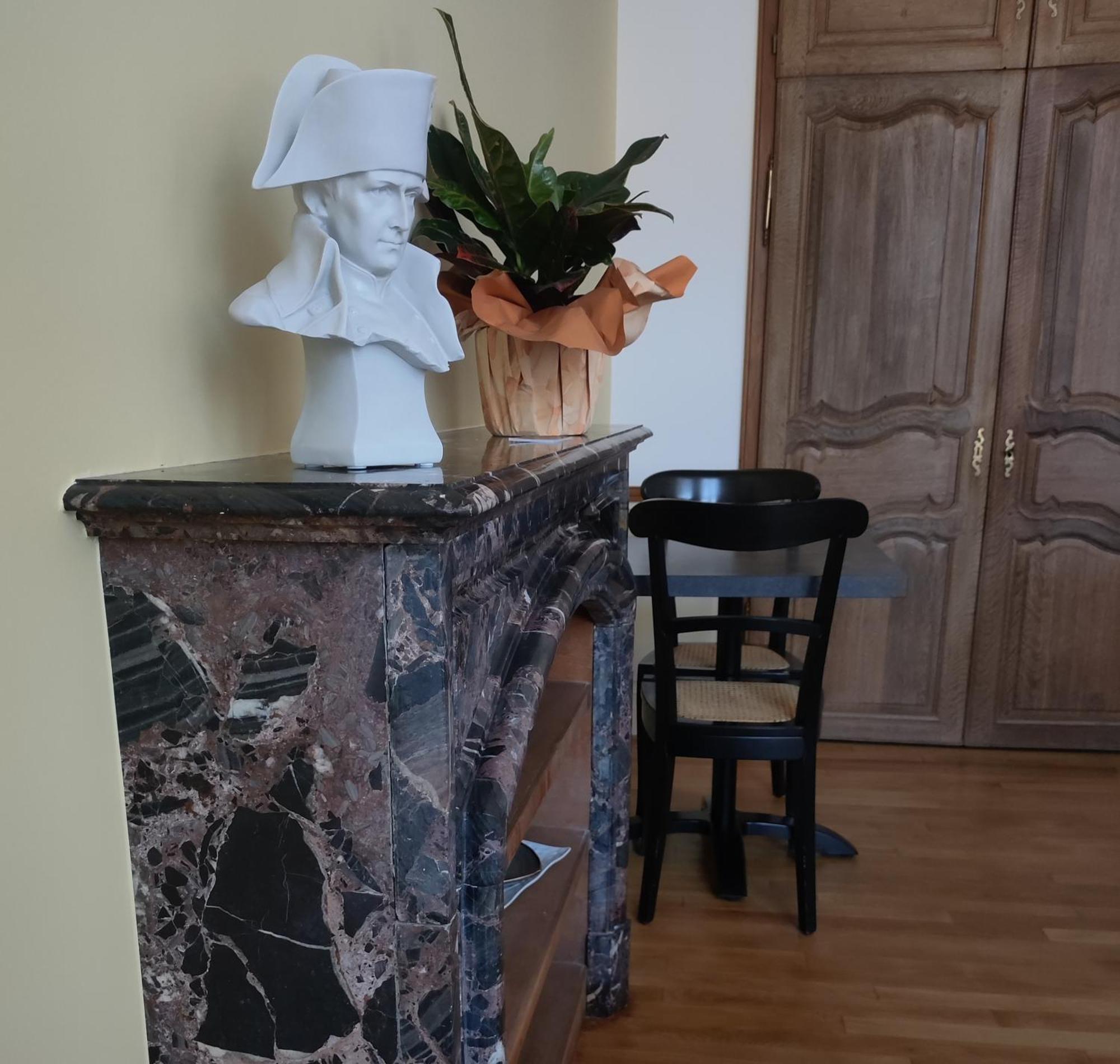Le Relais Napoleon Avesnes-sur-Helpe Exterior foto