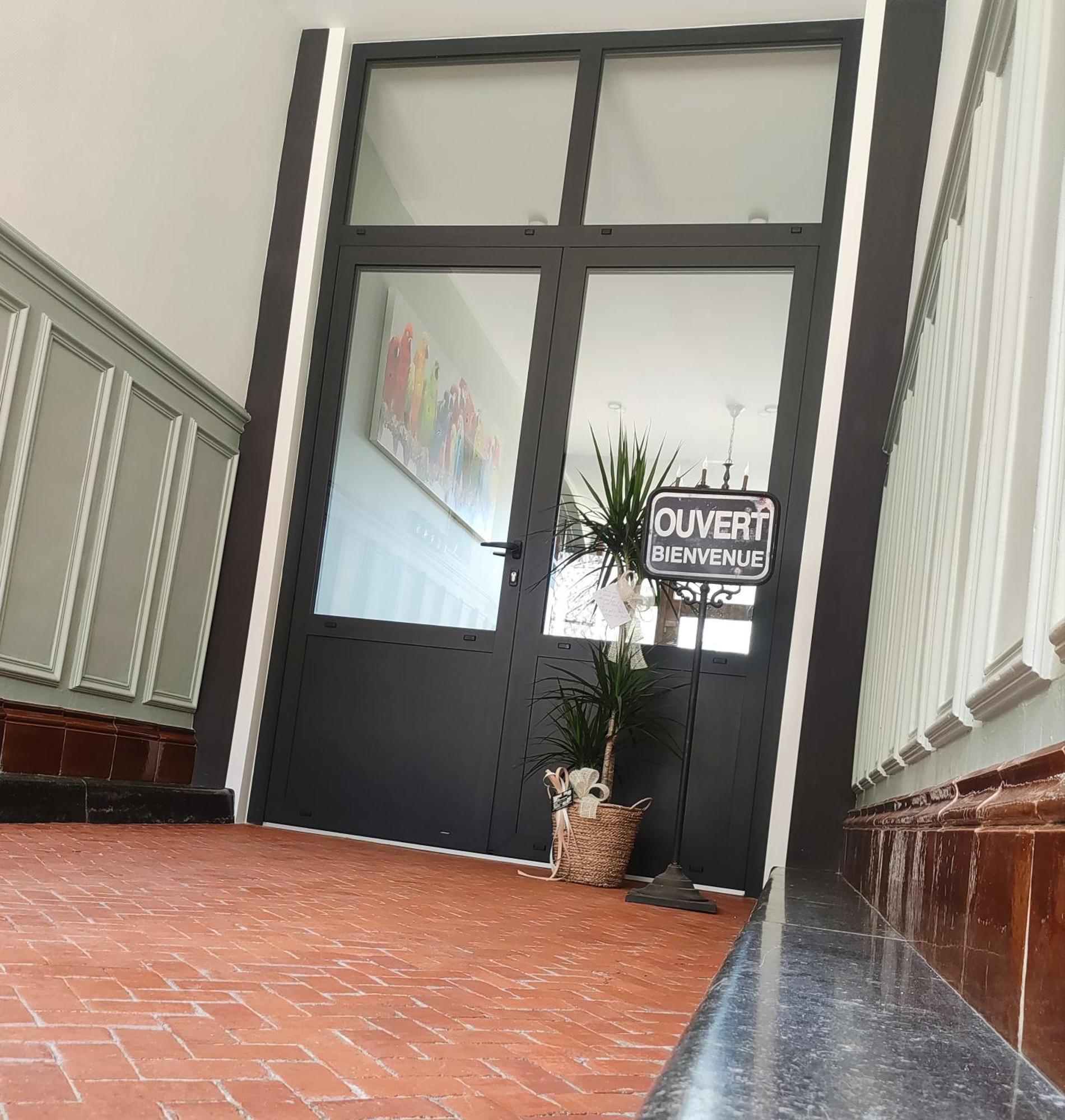 Le Relais Napoleon Avesnes-sur-Helpe Exterior foto